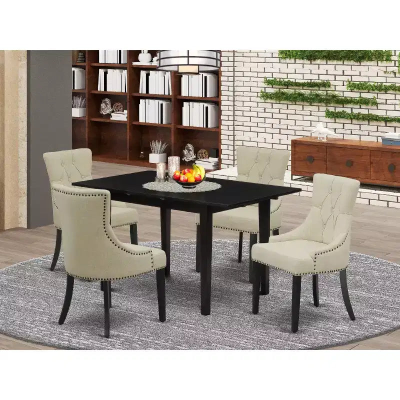 Ensemble de salle à manger en bois 5 pièces HomeStock Belmont – 4 chaises rembourrées en bois et table rectangulaire à rallonge papillon avec 4 pieds – Finition noire