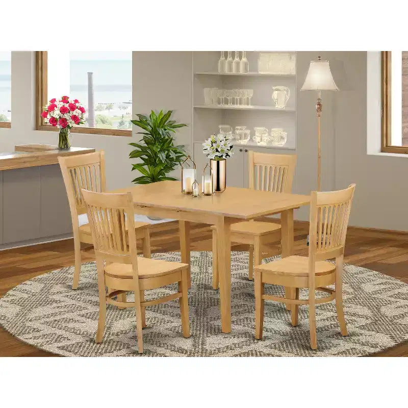 Ensemble de salle à manger Belmont de HomeStock - Petite table à manger et chaises de dînette, à rallonges, coloris Beurre frais et Cerisier
