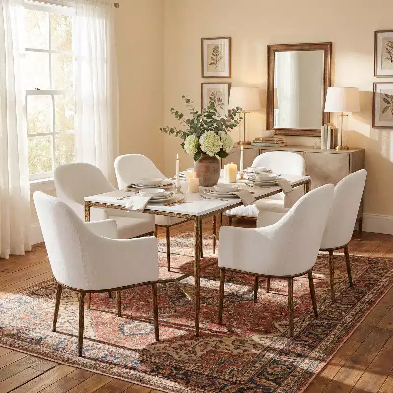 Table de salle à manger Yvanna 7 pièces de Christopher Knight Home de style industriel chic, en pierre frittée forgée à la main, avec chaises de salle à manger rembourrées à accoudoirs.